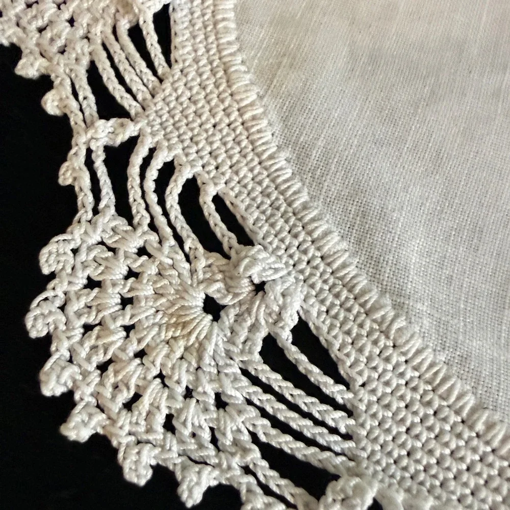 Vintage White‎ Linen Lace Doily Set Oval Round Table Linens 2pc